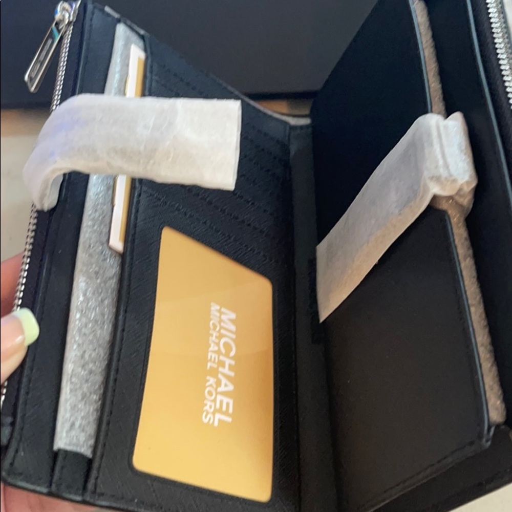 NWT MICHAEL KORS WRISTLET/WALLET - Picture 2 of 6